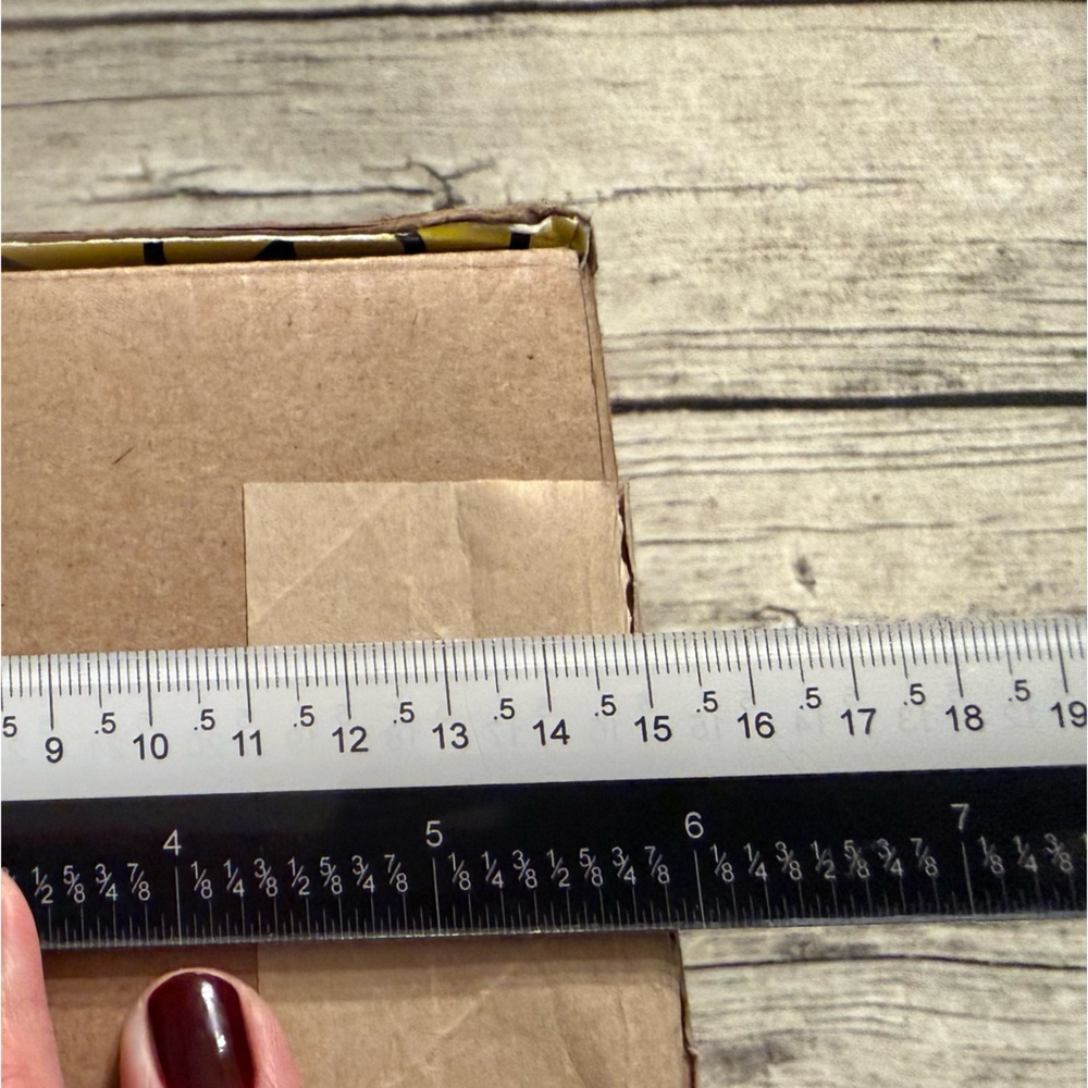 Marc Jacobs gift box/shipping box. - Picture 13 of 13